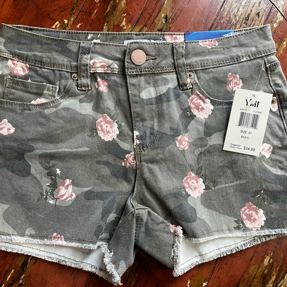 cute grey camo shorts!